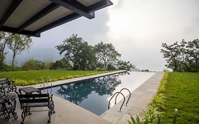 Saffronstays Solasta - 2Br Luxury Villa With Black Marble Infinity Pool, Lotus Pond & Dam Views In Mulshi